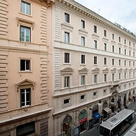 Trevi Fountain Big Apartment