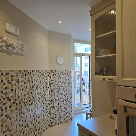 Trevi Fountain Big Apartment